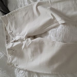 White skinny jeans